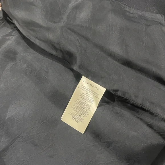 Like new Burberry Wool Jacket It’s navy blue. Haven’t used it in a while. - Picture 4 of 8